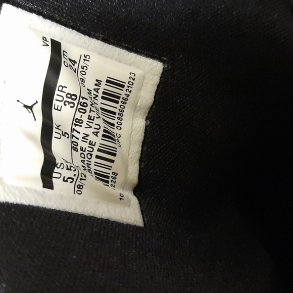 Jordans size 5.5 awesome condition - Picture 5 of 6